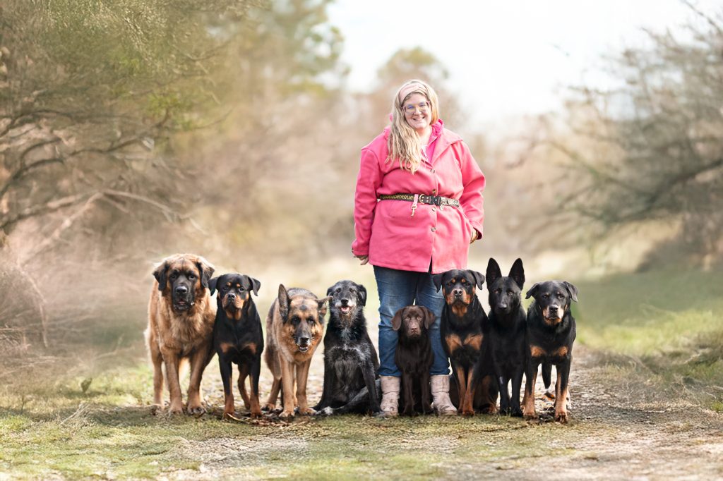 Lena Probst mit ihren Hunden